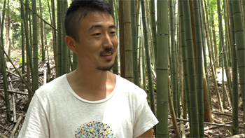 インタビューにこたえる洋ちゃん