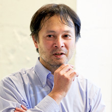 川上浩司（京都大学デザイン学ユニット特定教授） ウェブ上で「不便益システム研究所」を開設、代表を務める。京都大学で人工知能を学び、岡山大学で助手として人工知能や進化論的計算を援用した設計支援の研究に従事。京都大学助教授（後に准教授）として、人と人工物の関係を考え直し、「自動化」に代わるデザインの方向性を模索。2014年より現職。著書に「不便から生まれるデザイン」（化学同人）、「不便益という発想」（ミシマ社編、インプレス）「不便益：手間をかけるシステムのデザイン」（近代科学社）など。