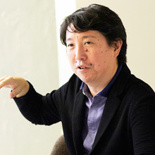 林信行（ITジャーナリスト） 最新テクノロジーは21世紀の暮らしにどのような変化をもたらすかを取材し、伝えるITジャーナリスト。国内のテレビや雑誌、ネットのニュースに加えてソーシャルメディアで発信。また、コンサルタントとして、これからの時代にふさわしいモノづくりをさまざまな企業と一緒に考える取り組みも。iOSコンソーシアム顧問。一般財団法人 ジェームズ ダイソン財団理事。「あスコラ」ボードメンバー/コメンテーター。