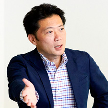 石坂貴明（ベネッセ教育総合研究所 BERD 編集長、「あスコラ」主宰） アメリカでホテル開発に従事後、ベネッセコーポレーションへ移籍。ベネッセ初のIRT(項目反応理論)採点の検定試験開発、社会人向け通信教育事業ユニット長など主に新規事業に多く関わる。その後、移住・交流推進機構の総括責任者として「地域おこし協力隊」制度など立ち上げに参画、2013年より現職。「まなびのかたち」、「CO-BO」、「シリーズ・未来の学校 」、「SHIFT」などをプロデュース。 グローバル人材のローカルな活躍、日本の伝統と学びのデザインに関心。