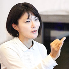 小島希世子（株式会社えと菜園代表取締役、NPO法人農スクール代表）熊本県生まれ・藤沢市の野菜農家。株式会社えと菜園代表取締役、NPO法人農スクール代表。 農業体験・貸農園コトモファームを開園し、都会の方に野菜作りを楽しんでいただく場を提供したり、 農作業を活用した新入社員研修、休職中の方への農業研修プログラムなどを企業向けに開発・提供している。 また、生活保護・ホームレス状態の方と人手不足の農業界をつなぐ取り組みや、引きこもりの方、心の病気を持たれている方などに向けて「就農研修プログラム」なども開発・提供を行っている。