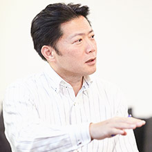 石坂貴明（ベネッセ教育総合研究所 BERD 編集長、「あスコラ」主宰）アメリカでホテル開発に従事後、ベネッセコーポレーションへ移籍。ベネッセ初のIRT(項目反応理論)採点の検定試験開発、社会人向け通信教育事業ユニット長など主に新規事業に多く関わる。その後、移住・交流推進機構の総括責任者として「地域おこし協力隊」制度などの立ち上げに参画、2013年より現職。「まなびのかたち」、「CO-BO」、「シリーズ・未来の学校 」、「SHIFT」などをプロデュース。