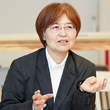 中垣眞紀（ベネッセ教育総合研究所カリキュラム研究開発室長）ファミコンやコンピュータ技術を利用したメディア教材の研究・開発・製作・事業開発に従事。その後公立中高一貫教育校適性検査分析など、小学校領域のカリキュラム・アセスメントについての調査研究に従事し、「ベネッセ発親子で伸ばす『本物の学力』」（2006年日経BP社発行）の執筆を担当。経営スタッフを経て、2013年より現職。ICTを活用して、学びや学び方が学習者にとってよりよいものになることに強い関心をもって取り組んでいる。