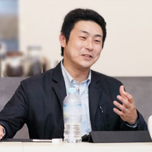 谷内正裕（ベネッセコーポレーション事業戦略本部）2004年、ベネッセコーポレーションに入社後、デジタル技術を活用した学びの研究開発や商品開発、国内外の大学との産学連携のコーディネーションに従事。2013年よりアメリカ・カリフォルニアオフィスに駐在し、EdTechスタートアップのリサーチ、アメリカの大学との産学連携の推進。またシリコンバレーの教育機関とSTEM教育プログラムの開発と実践に取り組み、子ども、保護者、先生、大人向けのワークショップイベントを多数実施した。2017年より現職。