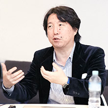 林信行（ITジャーナリスト、「あスコラ」ボードメンバー/コメンテーター）最新テクノロジーは21世紀の暮らしにどのような変化をもたらすかを取材し、伝えるITジャーナリスト。国内のテレビや雑誌、ネットのニュースに加えてソーシャルメディアで発信。また、コンサルタントとして、これからの時代にふさわしいモノづくりをさまざまな企業と一緒に考える取り組みも。iOSコンソーシアム顧問。一般財団法人 ジェームズ ダイソン財団理事。