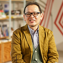 前野隆司（慶應義塾大学大学院システムデザイン・マネジメント研究科委員長、教授）: 84年東工大卒。86年東工大修士課程修了。キヤノン株式会社、カリフォルニア大学バークレー校客員研究員、慶應義塾大学理工学部教授、ハーバード大学客員教授等を経て、2008年より慶應義塾大学大学院システムデザイン・マネジメント（SDM）研究科教授。2011年より同研究科委員長兼任。