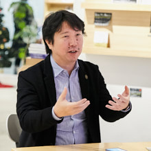 林信行（ITジャーナリスト、「あスコラ」ボードメンバー/コメンテーター） 最新テクノロジーは21世紀の暮らしにどのような変化をもたらすかを取材し、伝えるITジャーナリスト。国内のテレビや雑誌、ネットのニュースに加えてソーシャルメディアで発信。また、コンサルタントとして、これからの時代にふさわしいモノづくりをさまざまな企業と一緒に考える取り組みも。iOSコンソーシアム顧問。一般財団法人 ジェームズ ダイソン財団理事。