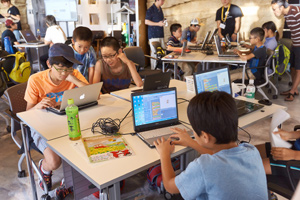 思い思いの過ごし方ができるのがCoderDojo柏の特徴