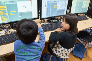 不明点を児童同士が話して解消し合う場面も