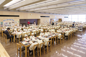 西南学院小のランチルーム