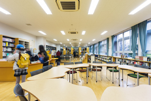 京都御池中の図書室