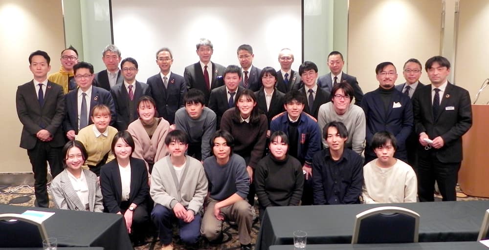 写真３　５チームすべてが熱意あふれる提案を行った。