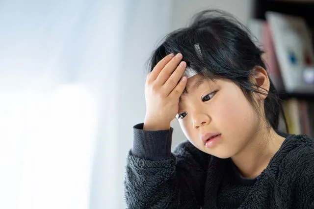 【医師監修】子どもの頭痛の種類や原因、対処法は？受診の基準も