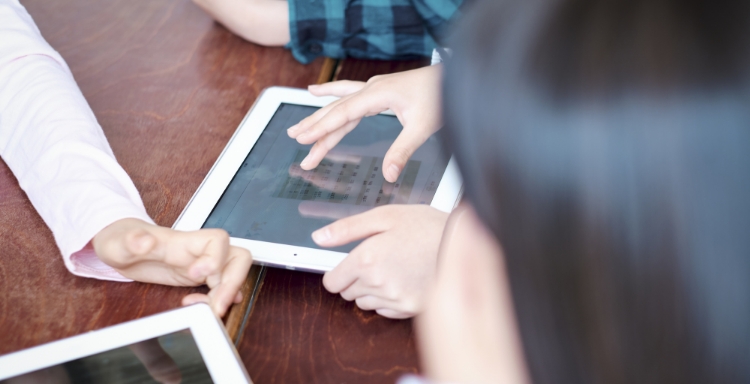 デジタル教科書の活用事例
    