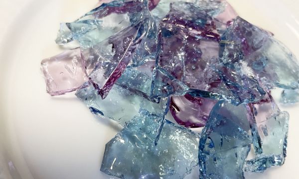 色が変わる飲み物でキャンディーを作ろう