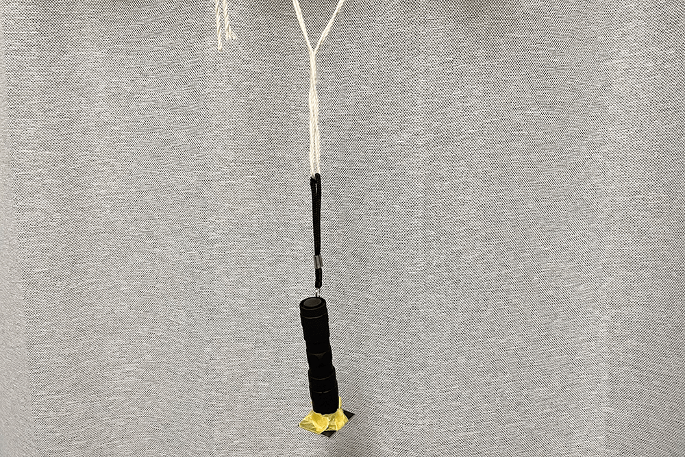 ミニライトをぶら下げて、振り子をつくる