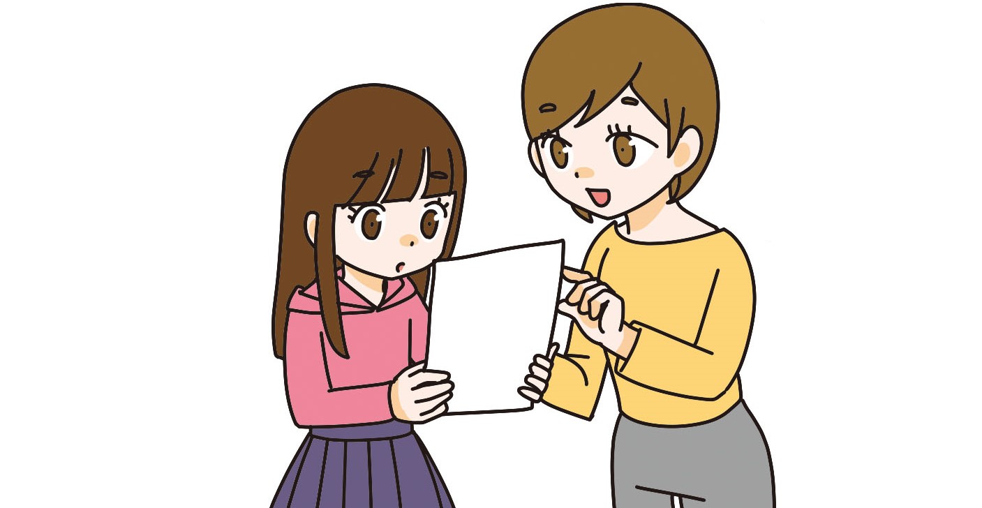 紙に書いた内容を指さし確認しながら説明する親と、聞いている子ども