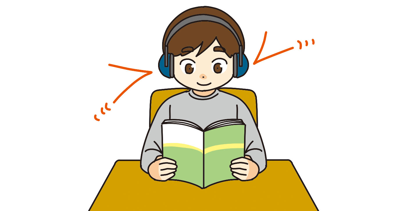 イヤホンをして外からの音を遮断しながら本を読む子ども