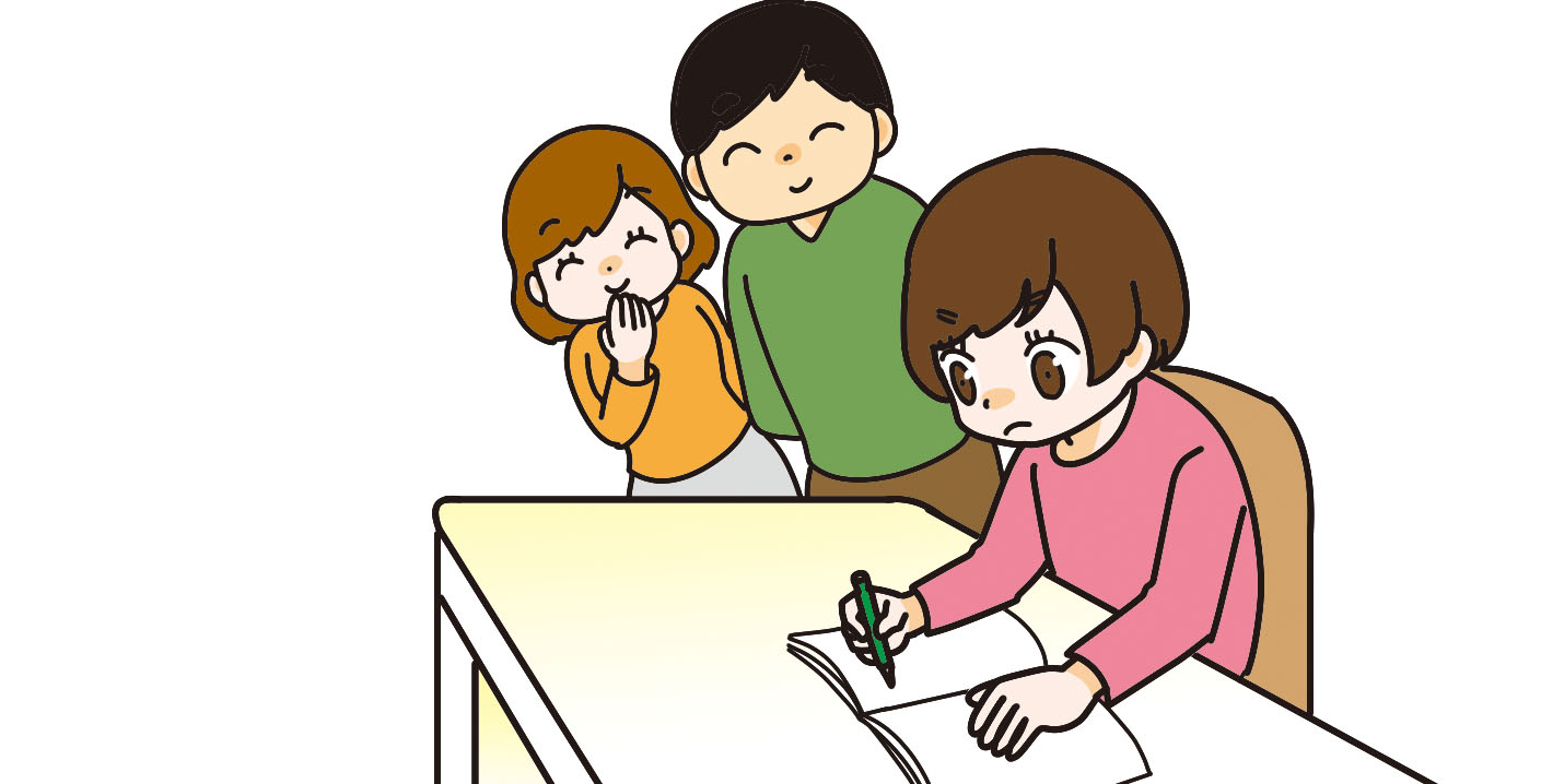 勉強をする子どもを遠くから見守る親