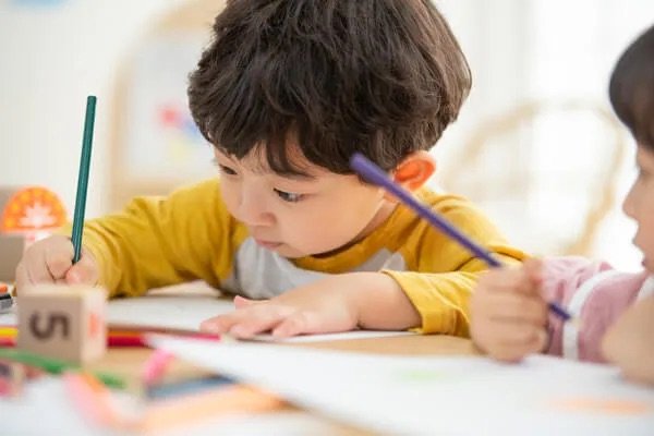 子どもに合った色鉛筆選びのコツ