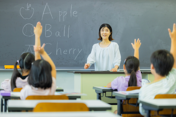 小学校で英語が必修に！家庭でできるフォローと学び方を紹介