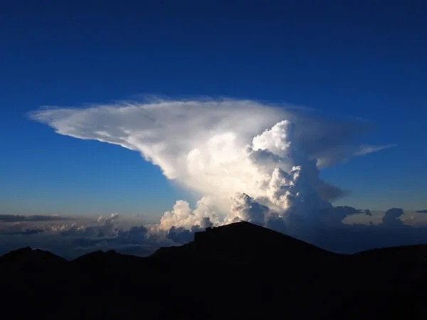 ＜積乱雲＞