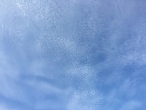 ＜巻積雲（けんせきうん）＞
